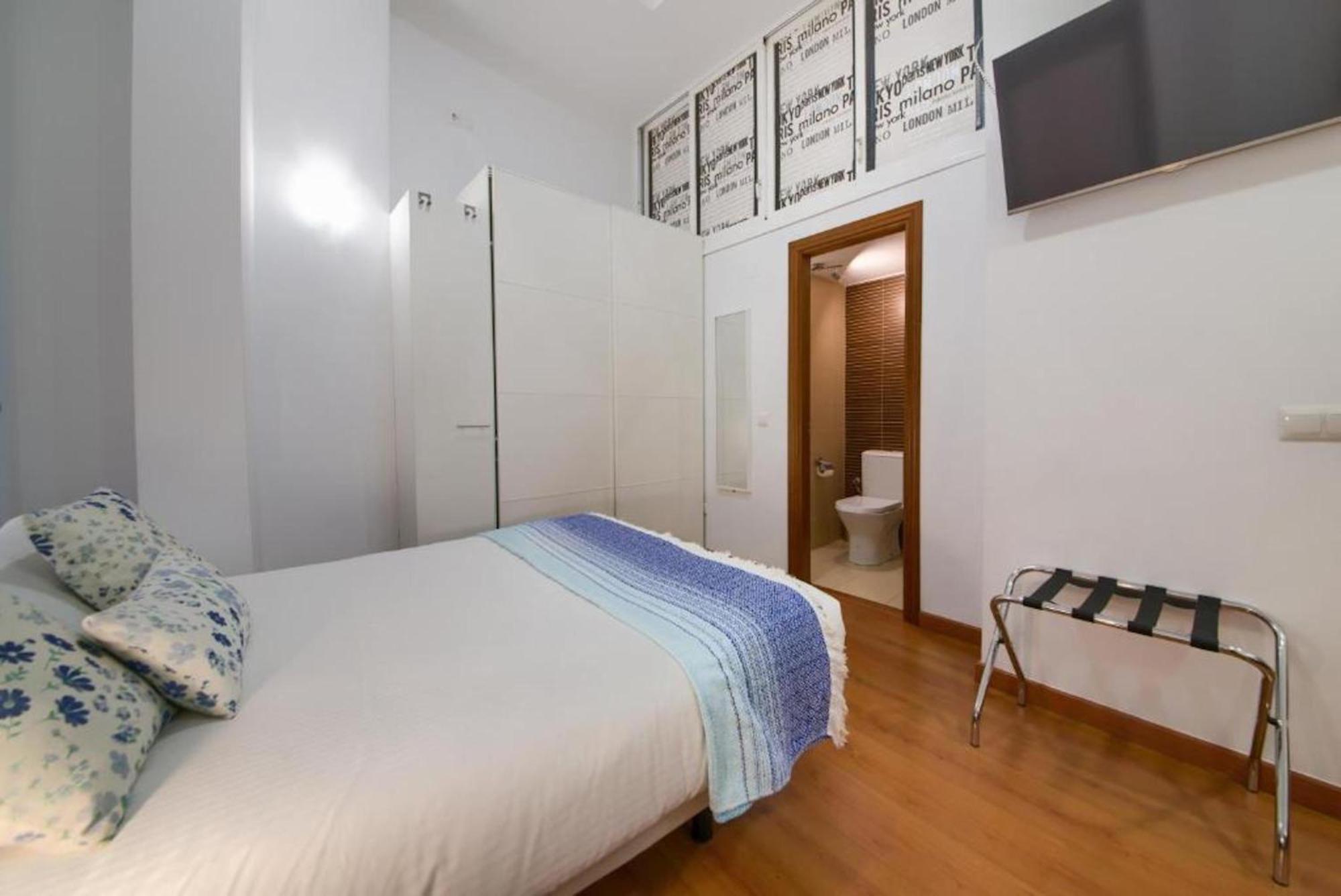 Apartments Holidays2Malaga City Center Buitenkant foto
