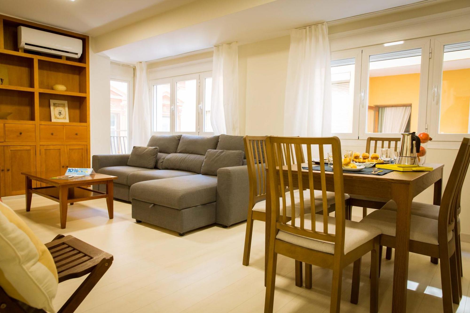 Apartments Holidays2Malaga City Center Buitenkant foto