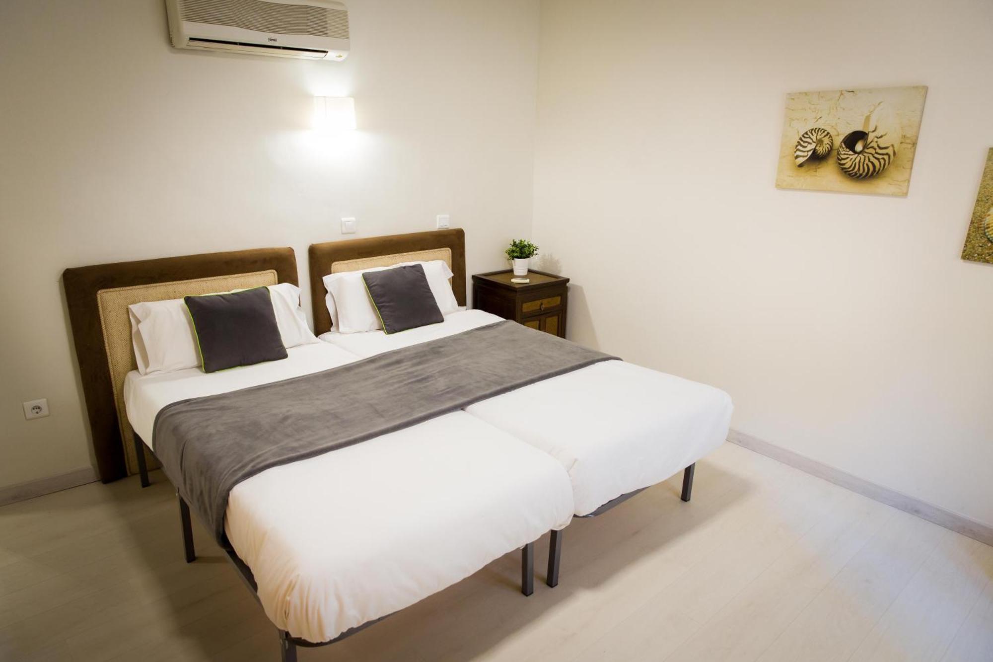 Apartments Holidays2Malaga City Center Buitenkant foto