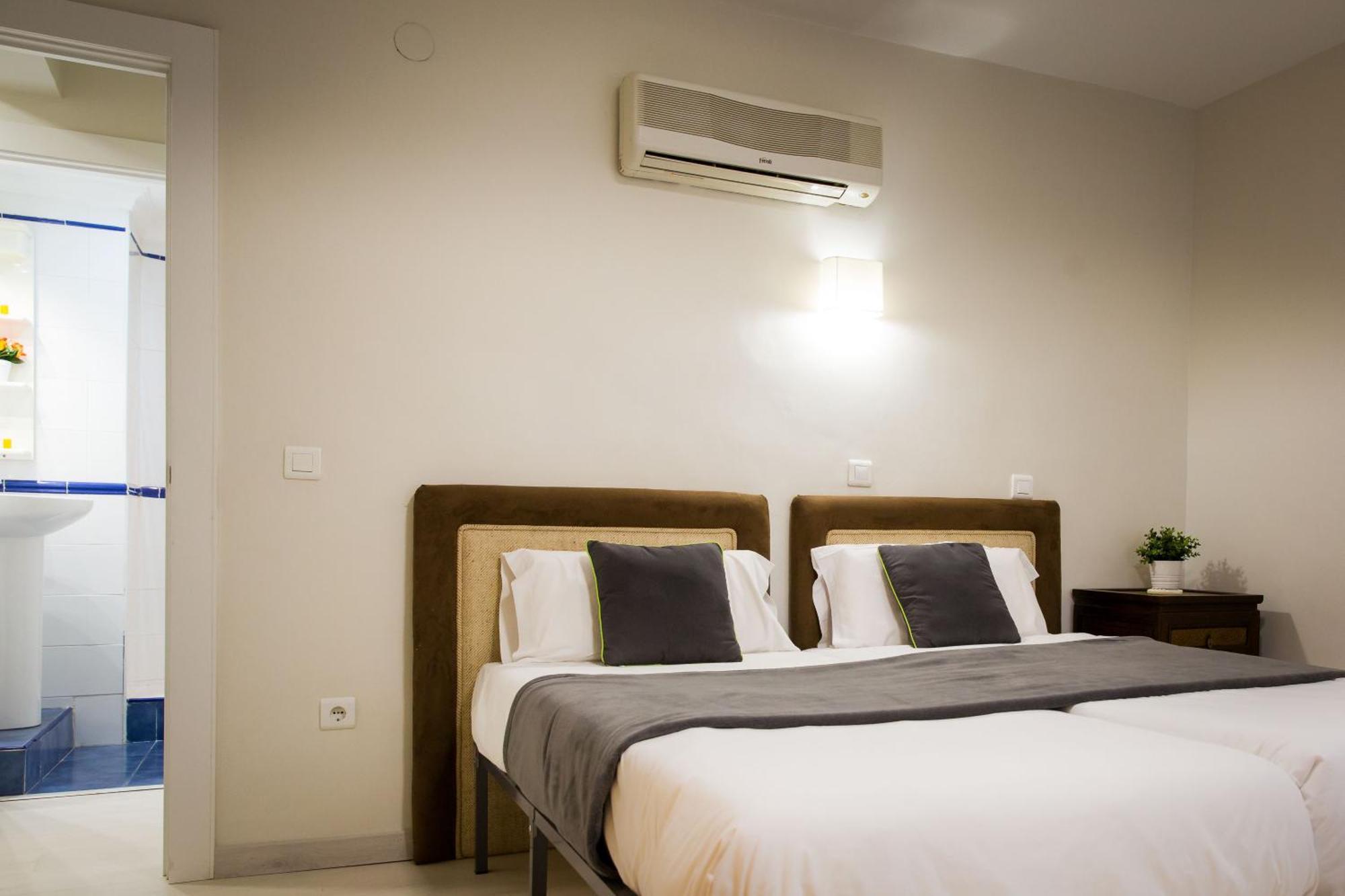 Apartments Holidays2Malaga City Center Buitenkant foto